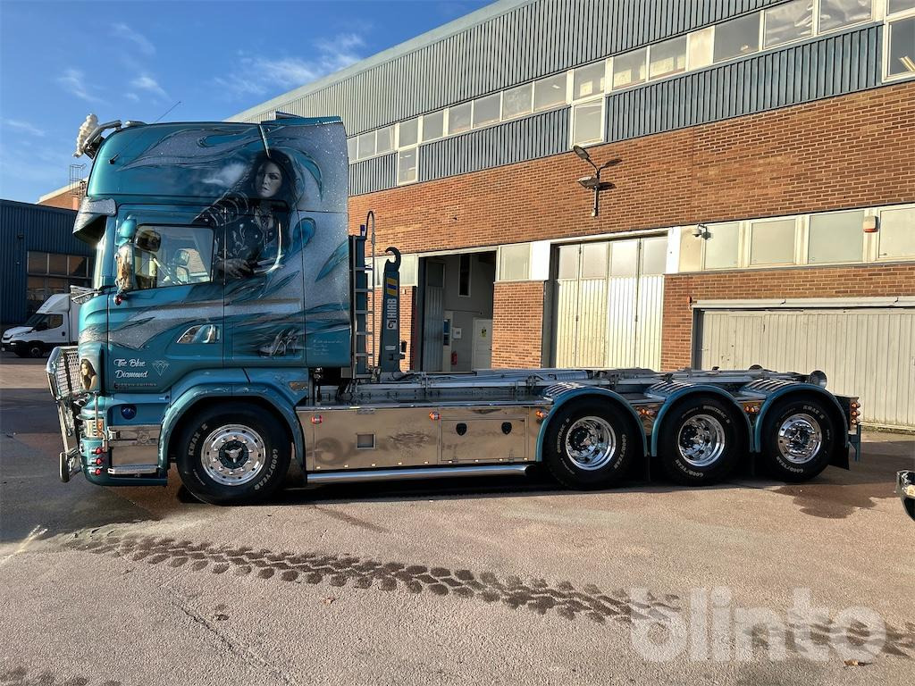 Camión multibasculante SCANIA R560LB 8X4 med HIAB 24T krok