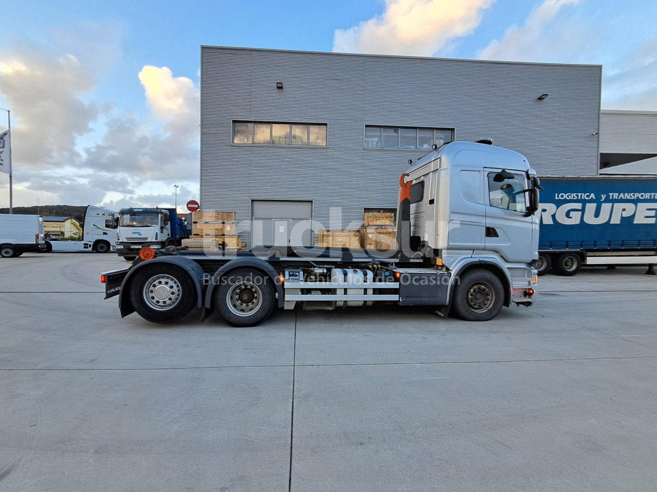 Camión multibasculante SCANIA R580.26 ejes 6x2*4