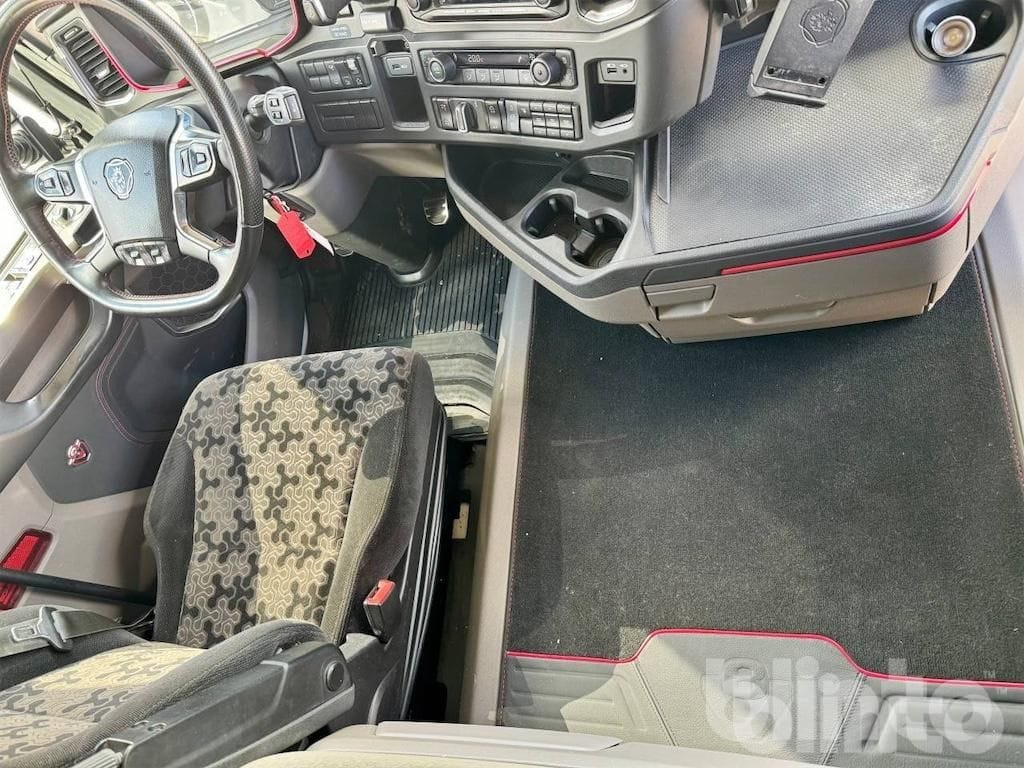 Camión multibasculante SCANIA R650 6x2