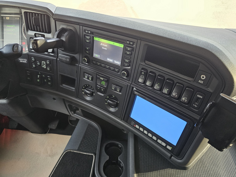 Camión multibasculante Scania G490 8x4*4 / PALFINGER CRANE + HOOKLIFT