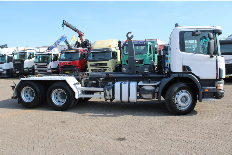 Camión multibasculante Scania P124-360 + HOOK + 6X2 + MANUAL + EURO 2