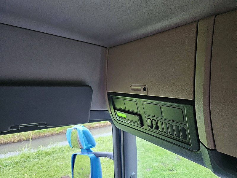 Camión multibasculante Scania P320 LOW ENTRY 6X2*4 HIAB