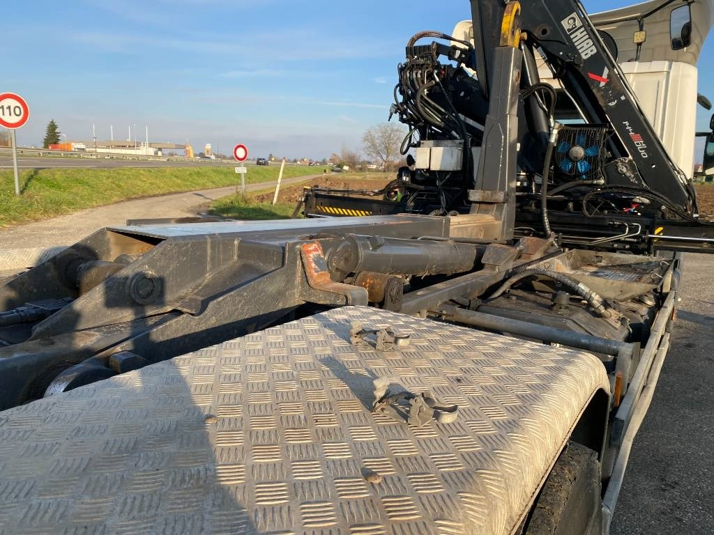 Camión multibasculante Scania P360/HYVALIFT/HIAB 144B a réparer