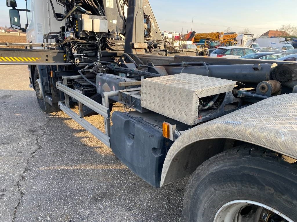 Camión multibasculante Scania P360/HYVALIFT/HIAB 144B a réparer