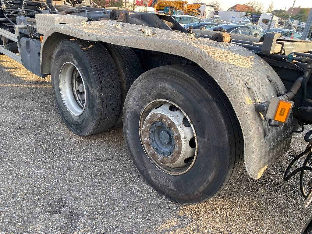 Camión multibasculante Scania P360/HYVALIFT/HIAB 144B a réparer