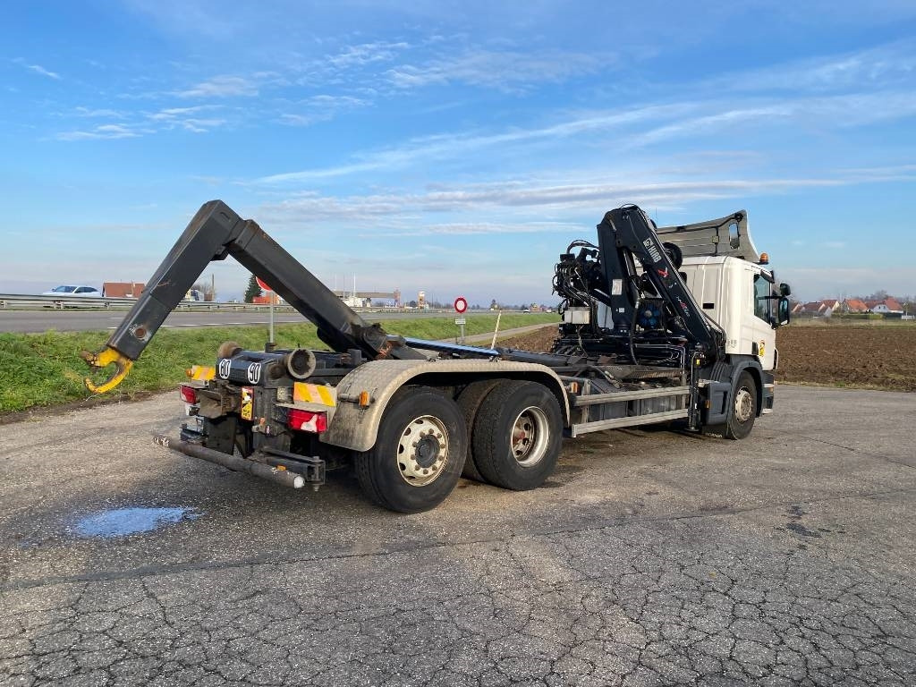 Camión multibasculante Scania P360/HYVALIFT/HIAB 144B a réparer