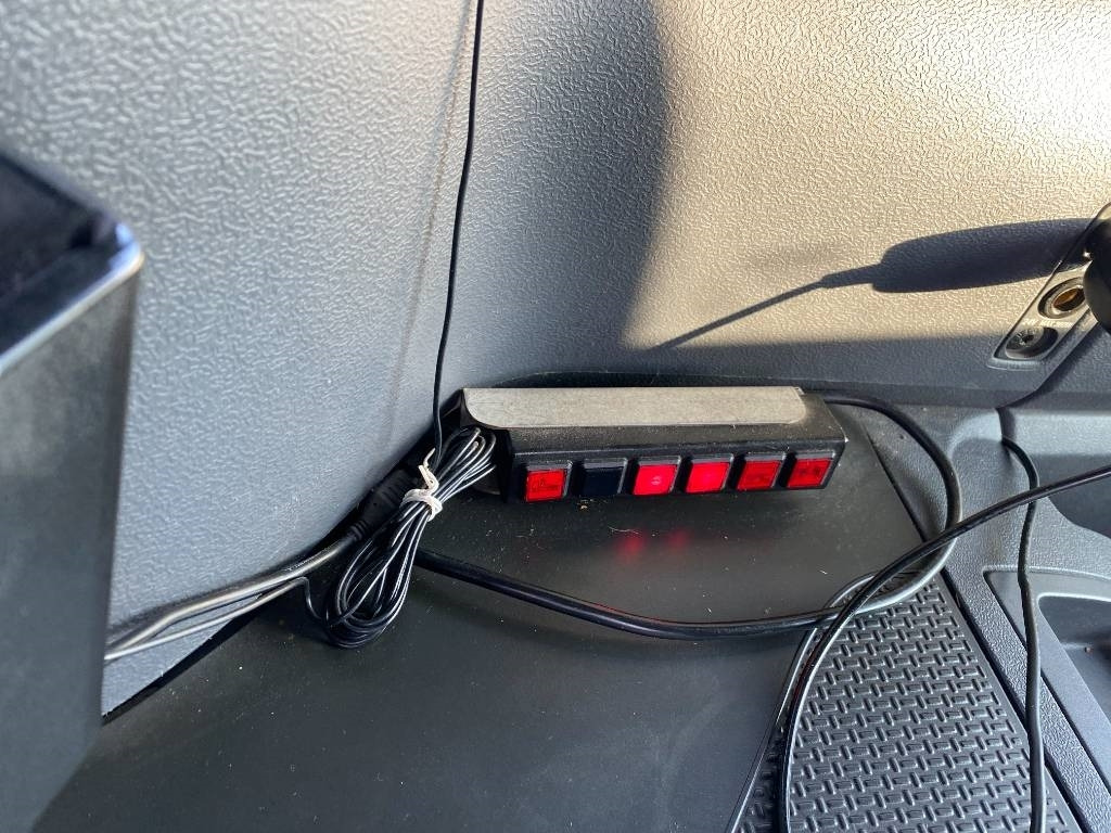 Camión multibasculante Scania P360/HYVALIFT/HIAB 144B a réparer