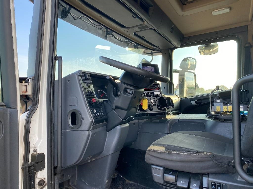 Camión multibasculante Scania P360/HYVALIFT/HIAB 144B a réparer