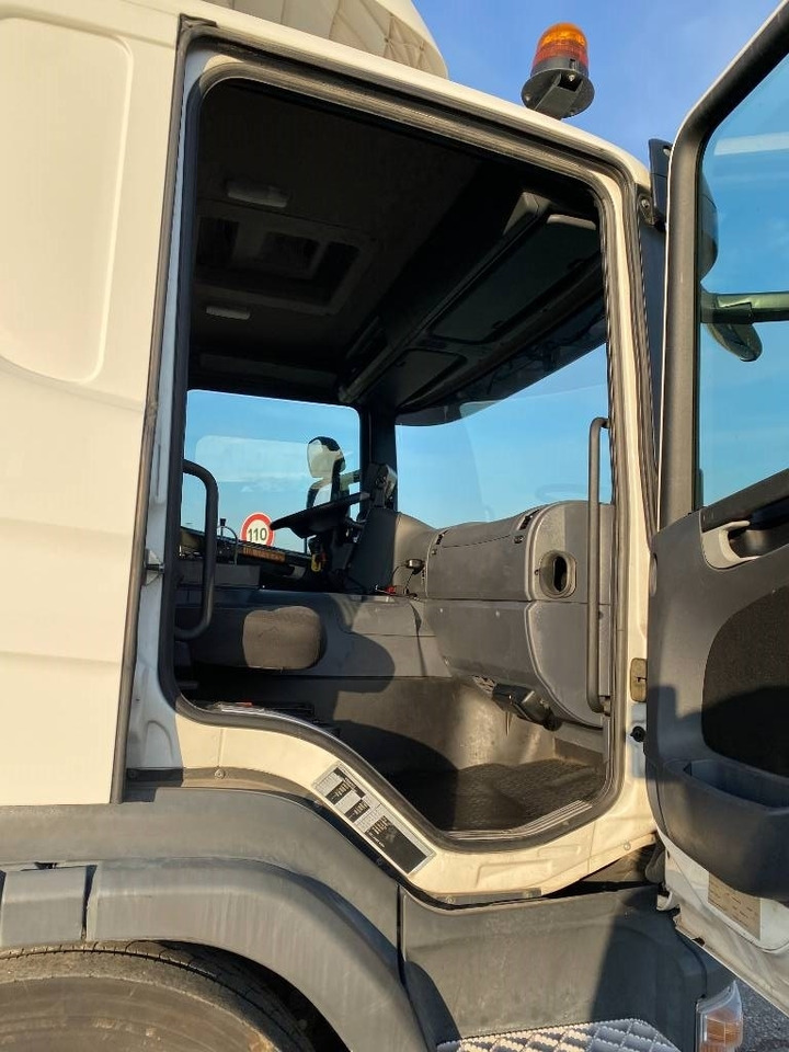 Camión multibasculante Scania P360/HYVALIFT/HIAB 144B a réparer