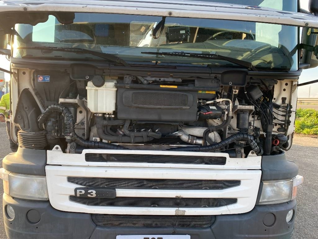 Camión multibasculante Scania P360/HYVALIFT/HIAB 144B a réparer