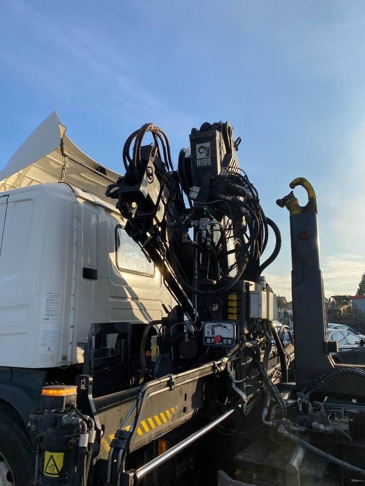 Camión multibasculante Scania P360/HYVALIFT/HIAB 144B a réparer