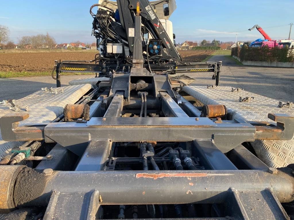 Camión multibasculante Scania P360/HYVALIFT/HIAB 144B a réparer