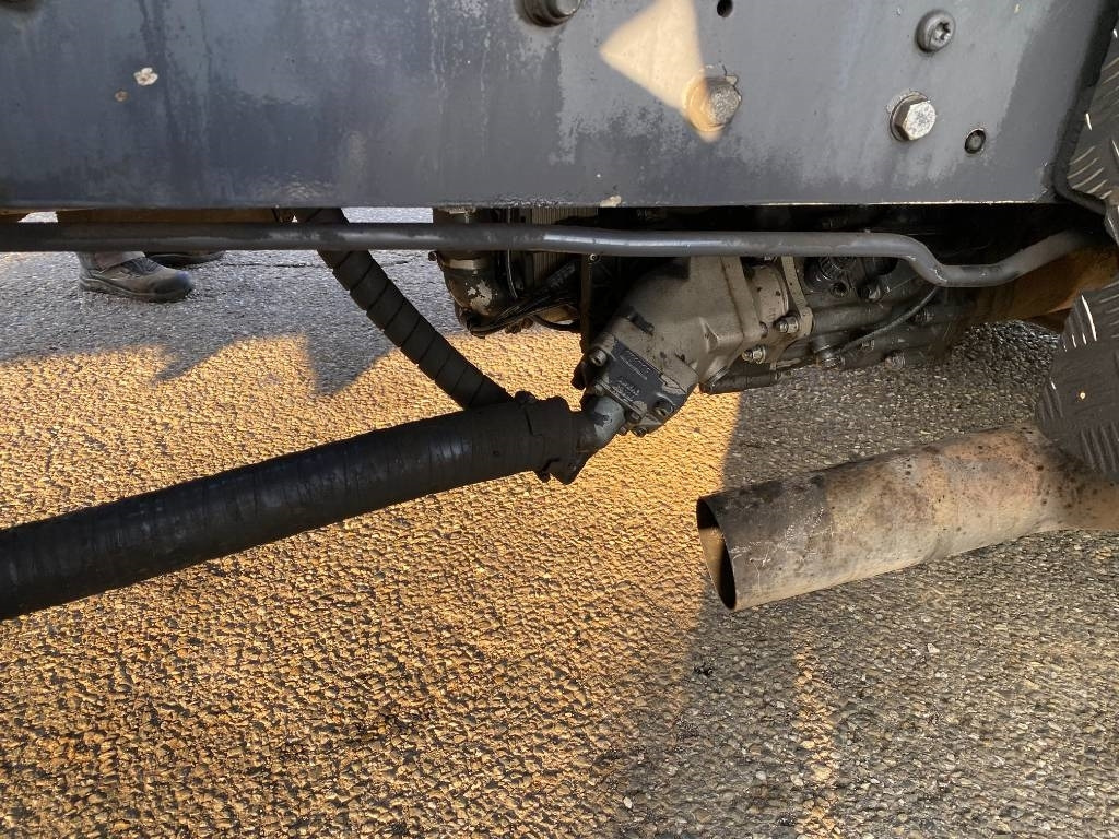 Camión multibasculante Scania P360/HYVALIFT/HIAB 144B a réparer