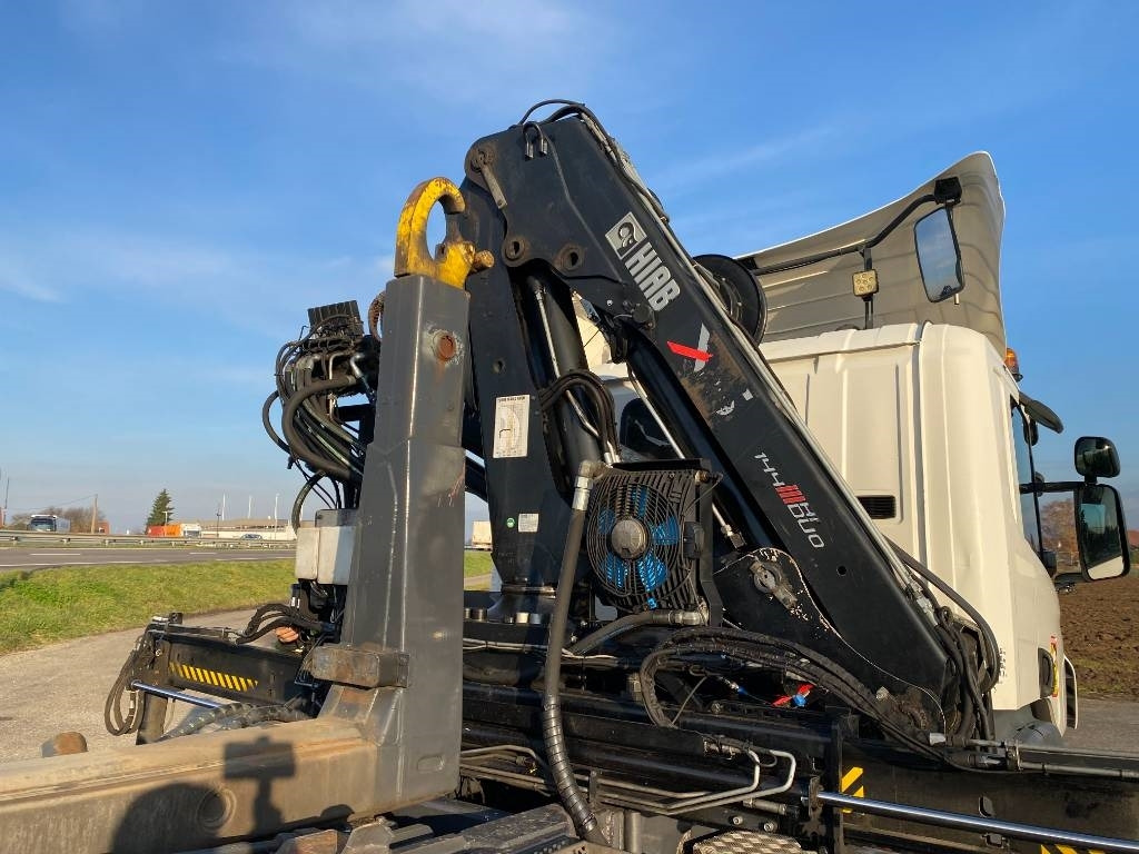 Camión multibasculante Scania P360/HYVALIFT/HIAB 144B a réparer