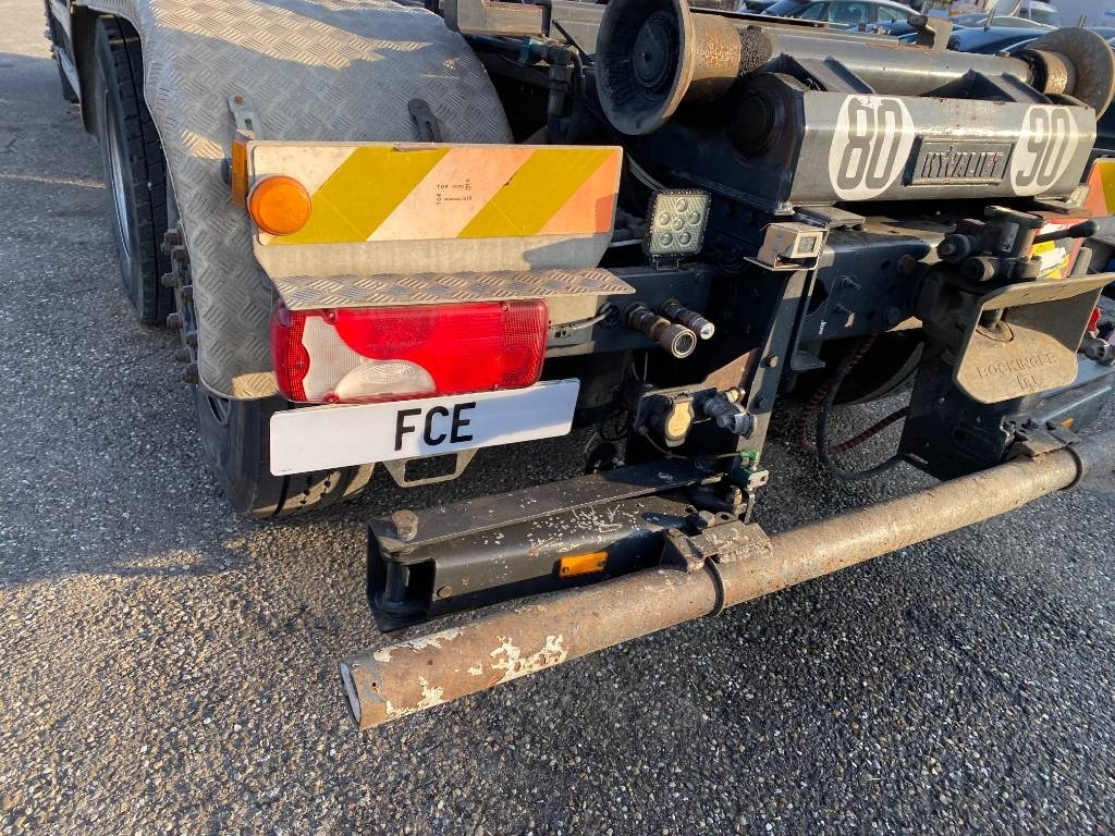 Camión multibasculante Scania P360/HYVALIFT/HIAB 144B a réparer