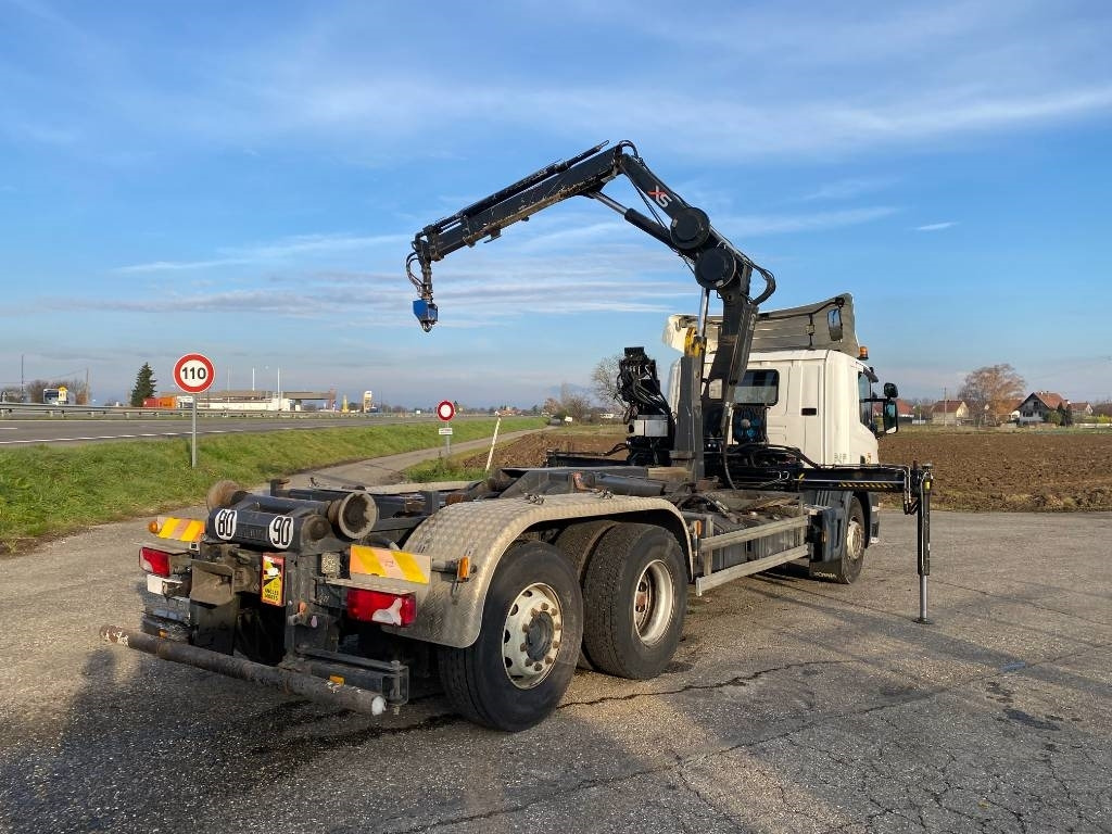 Camión multibasculante Scania P360/HYVALIFT/HIAB 144B a réparer