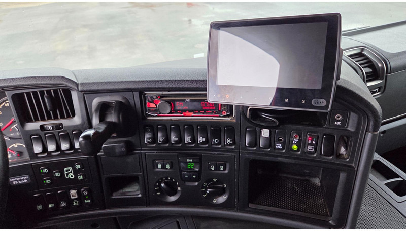 Camión multibasculante Scania P400 6X2*4 Palfinger PK26002