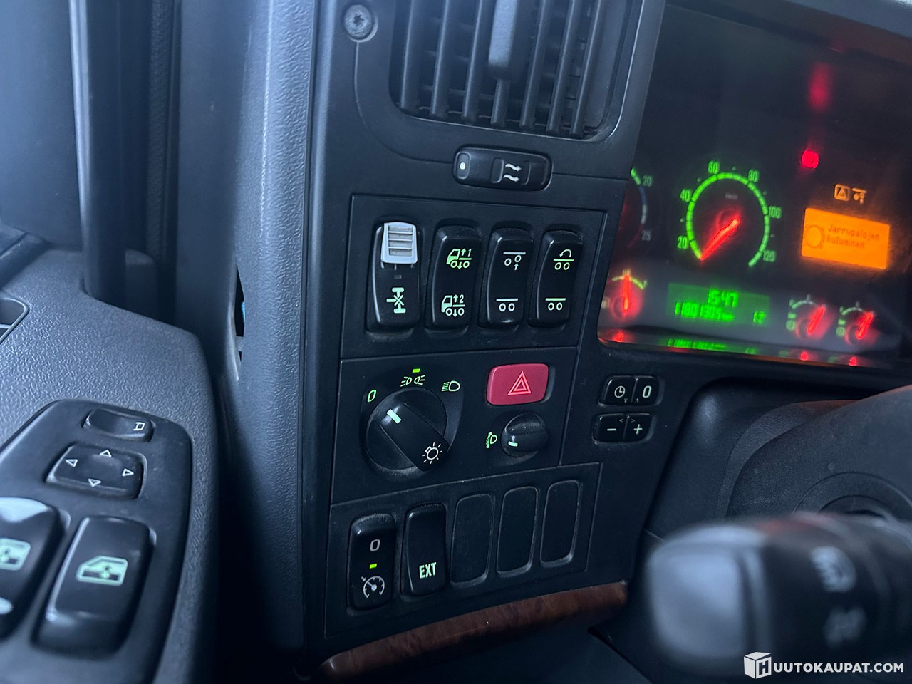 Camión multibasculante Scania P420, 2006, 1,180,000 km, Pirkkala