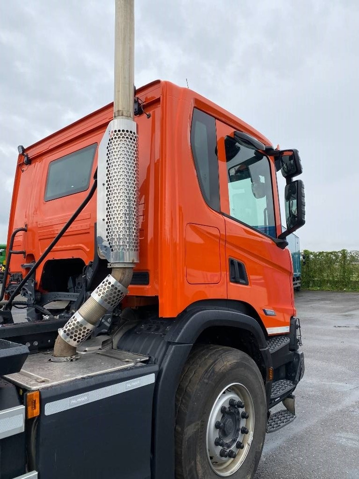 Camión multibasculante Scania P420 XT-3Pedales / PALFINGER PTH20SLD5 endommagé