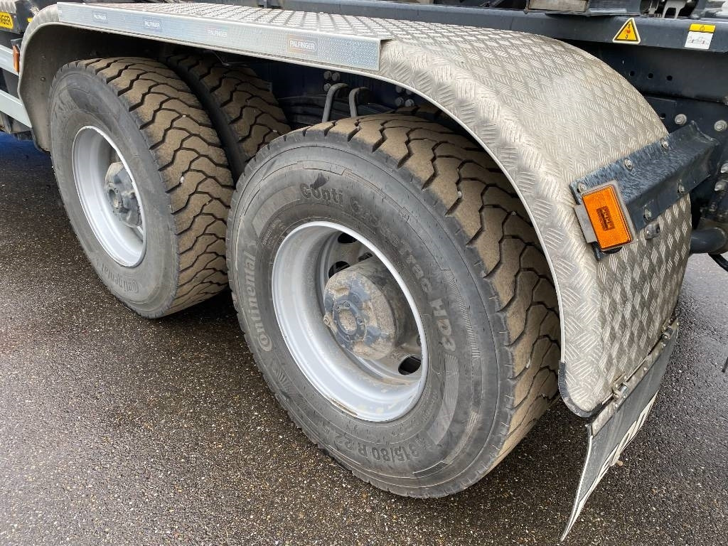 Camión multibasculante Scania P420 XT-3Pedales / PALFINGER PTH20SLD5 endommagé