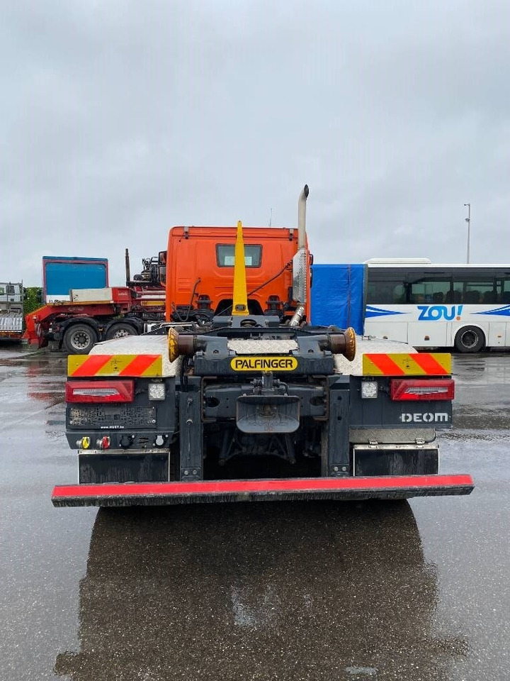 Camión multibasculante Scania P420 XT-3Pedales / PALFINGER PTH20SLD5 endommagé