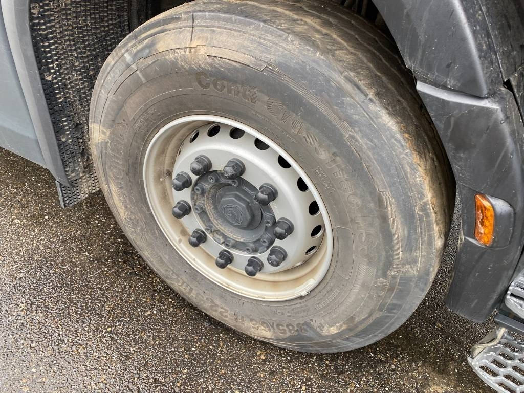 Camión multibasculante Scania P420 XT-3Pedales / PALFINGER PTH20SLD5 endommagé