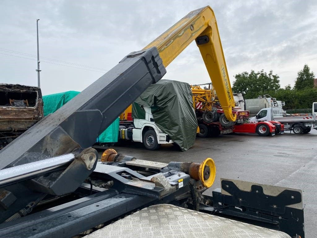 Camión multibasculante Scania P420 XT-3Pedales / PALFINGER PTH20SLD5 endommagé
