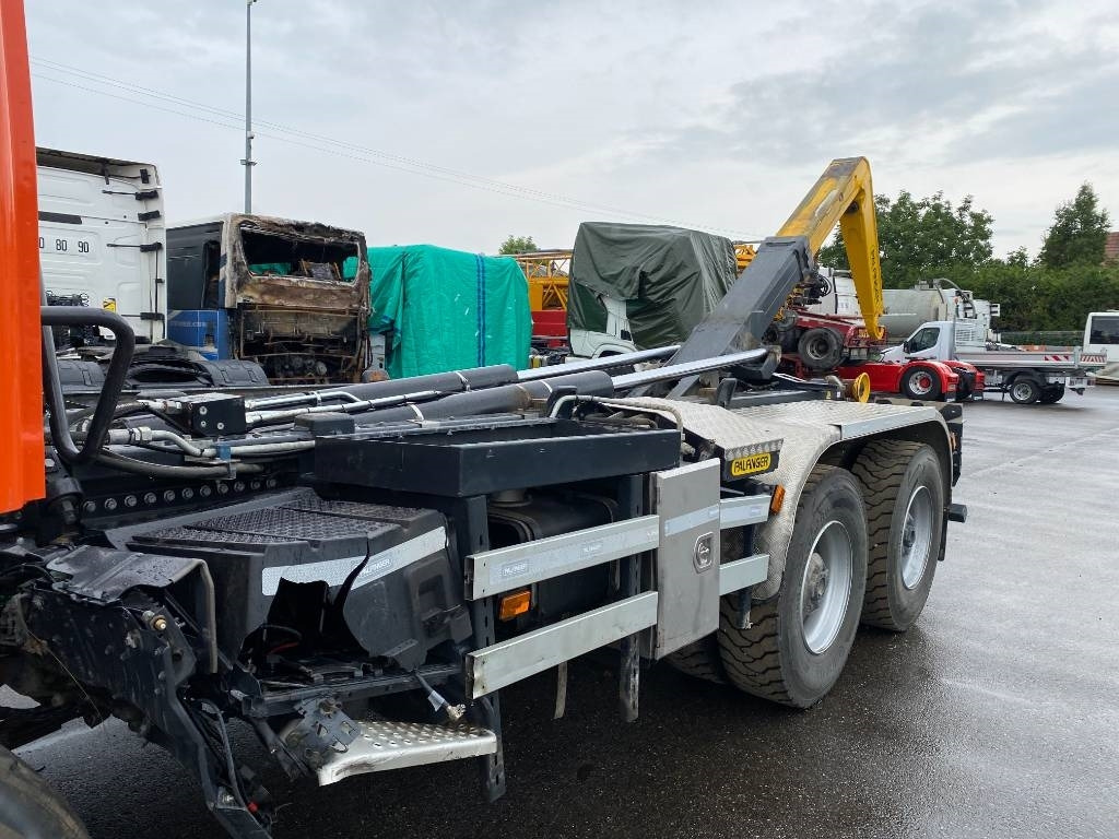 Camión multibasculante Scania P420 XT-3Pedales / PALFINGER PTH20SLD5 endommagé