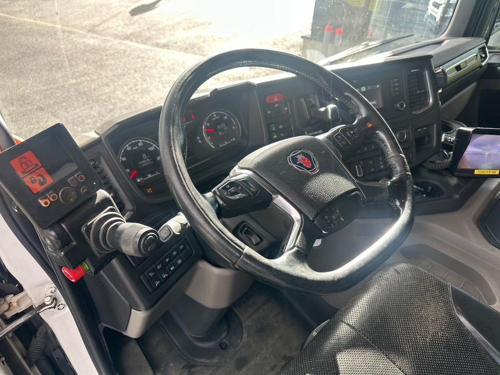 Camión multibasculante Scania P 370 6x2*4