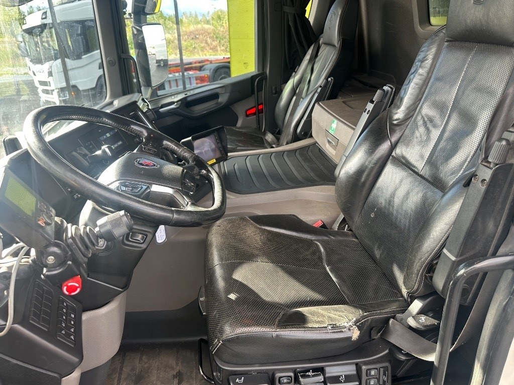 Camión multibasculante Scania P 370 6x2*4