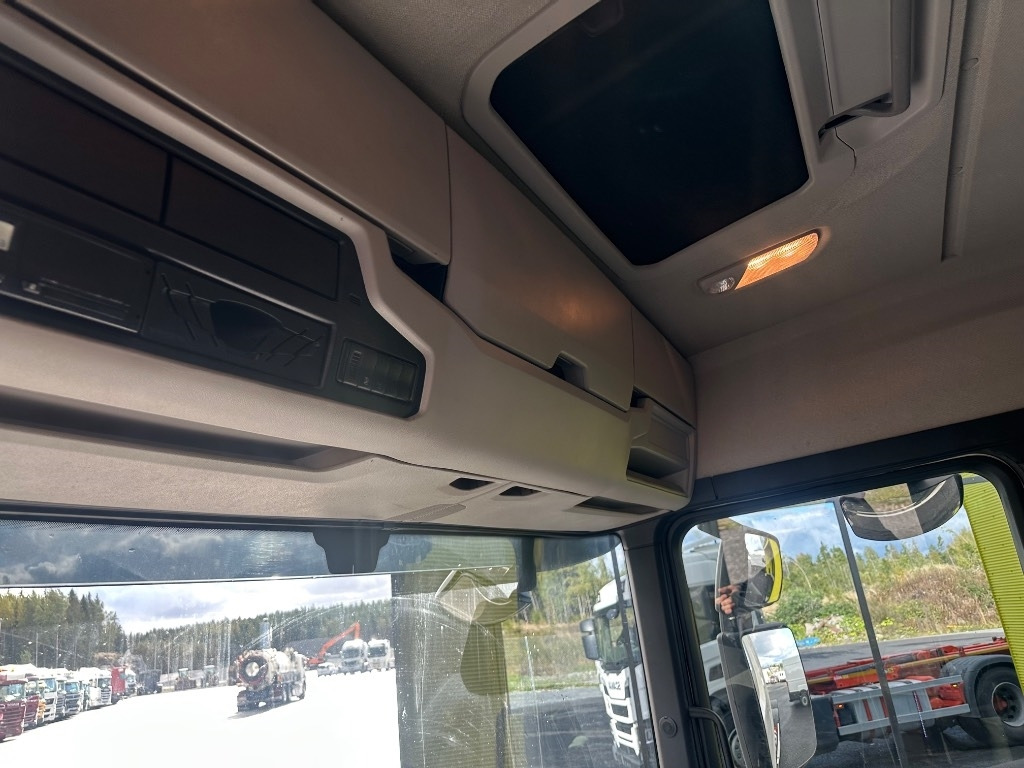 Camión multibasculante Scania P 370 6x2*4