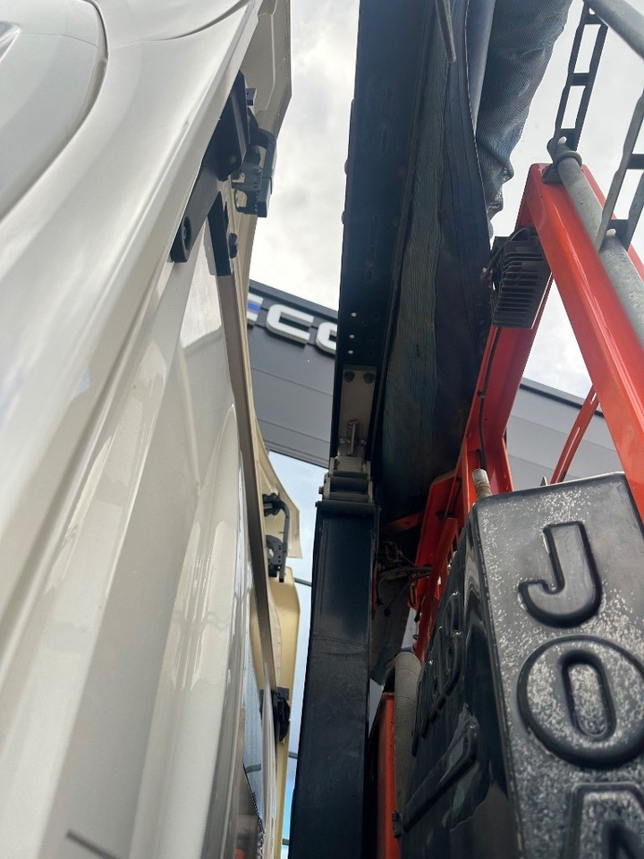 Camión multibasculante Scania P 370 6x2*4