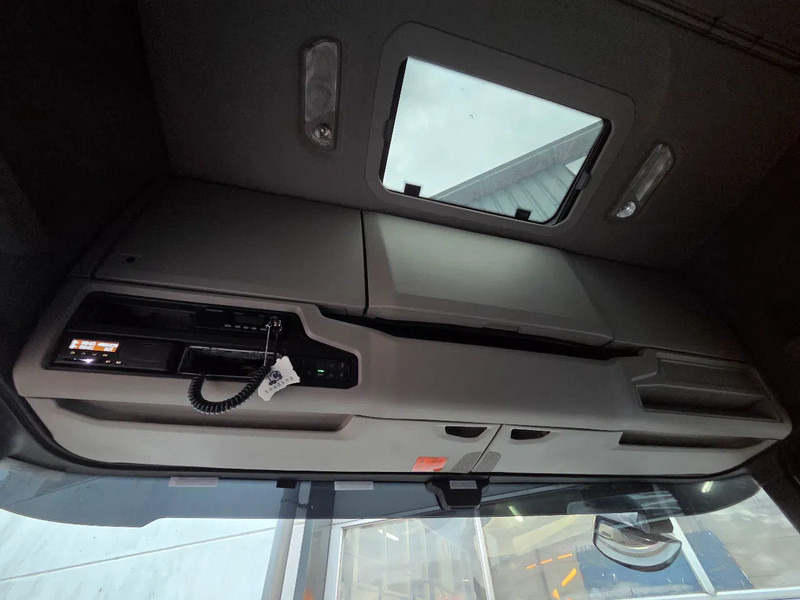 Camión multibasculante Scania R450 8x2 VDL hooklift / full air