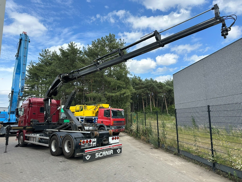 Camión multibasculante Scania R580 6X2 V8 HOOKLIFT + CRANE HIAB 211 E-4 HIPRO - ROTATOR - RETARDER - RADIO - NL TRUCK