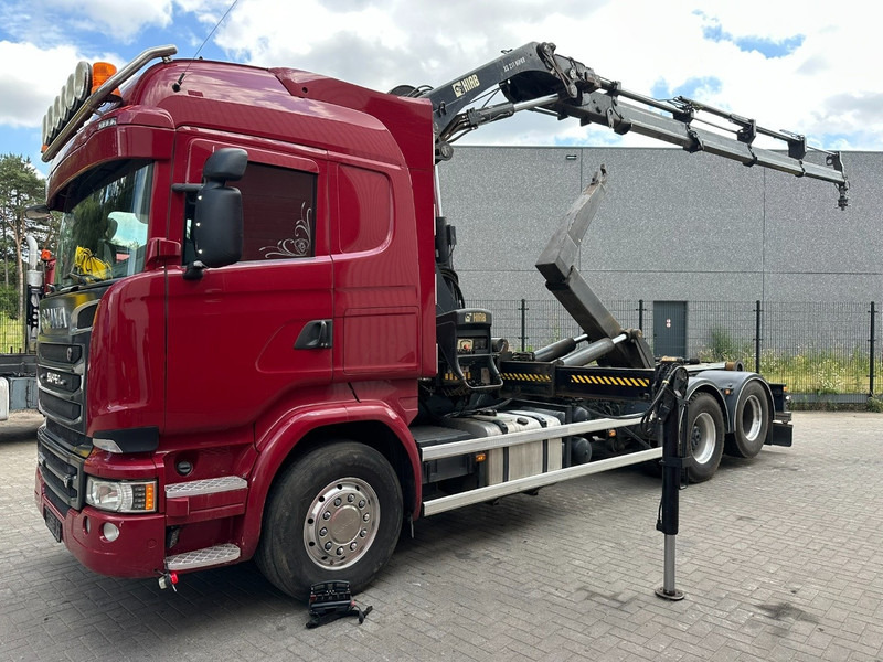 Camión multibasculante Scania R580 6X2 V8 HOOKLIFT + CRANE HIAB 211 E-4 HIPRO - ROTATOR - RETARDER - RADIO - NL TRUCK