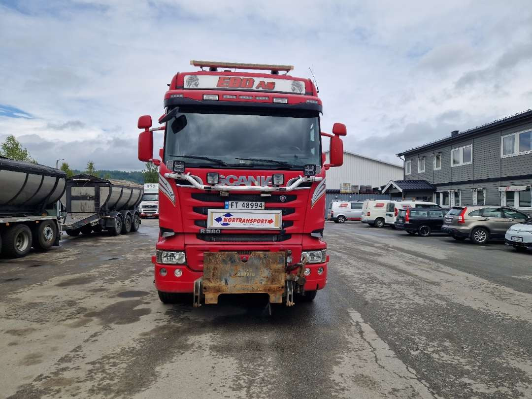 Camión multibasculante Scania R580 Brøytebil med sideplog og hydraulisk saltsystem