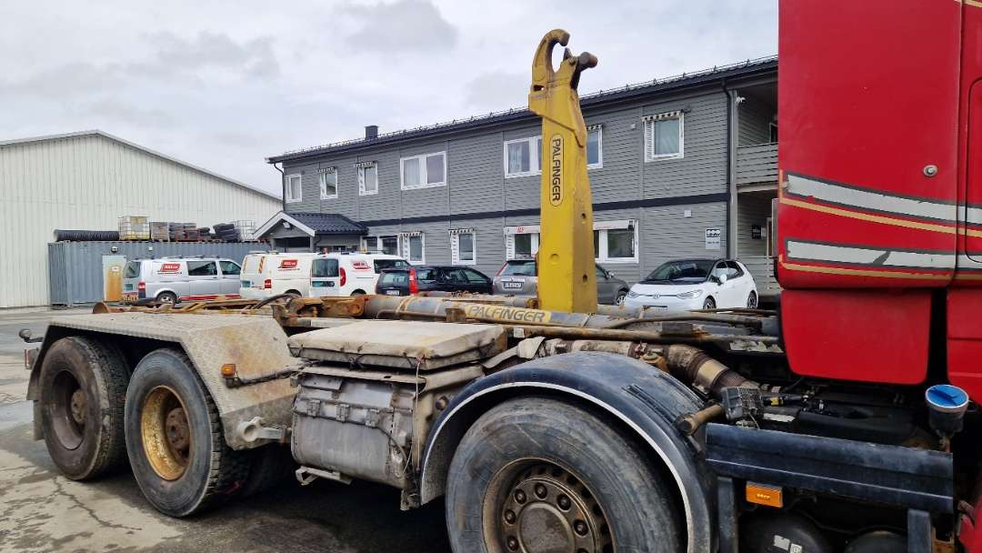 Camión multibasculante Scania R580 Brøytebil med sideplog og hydraulisk saltsystem