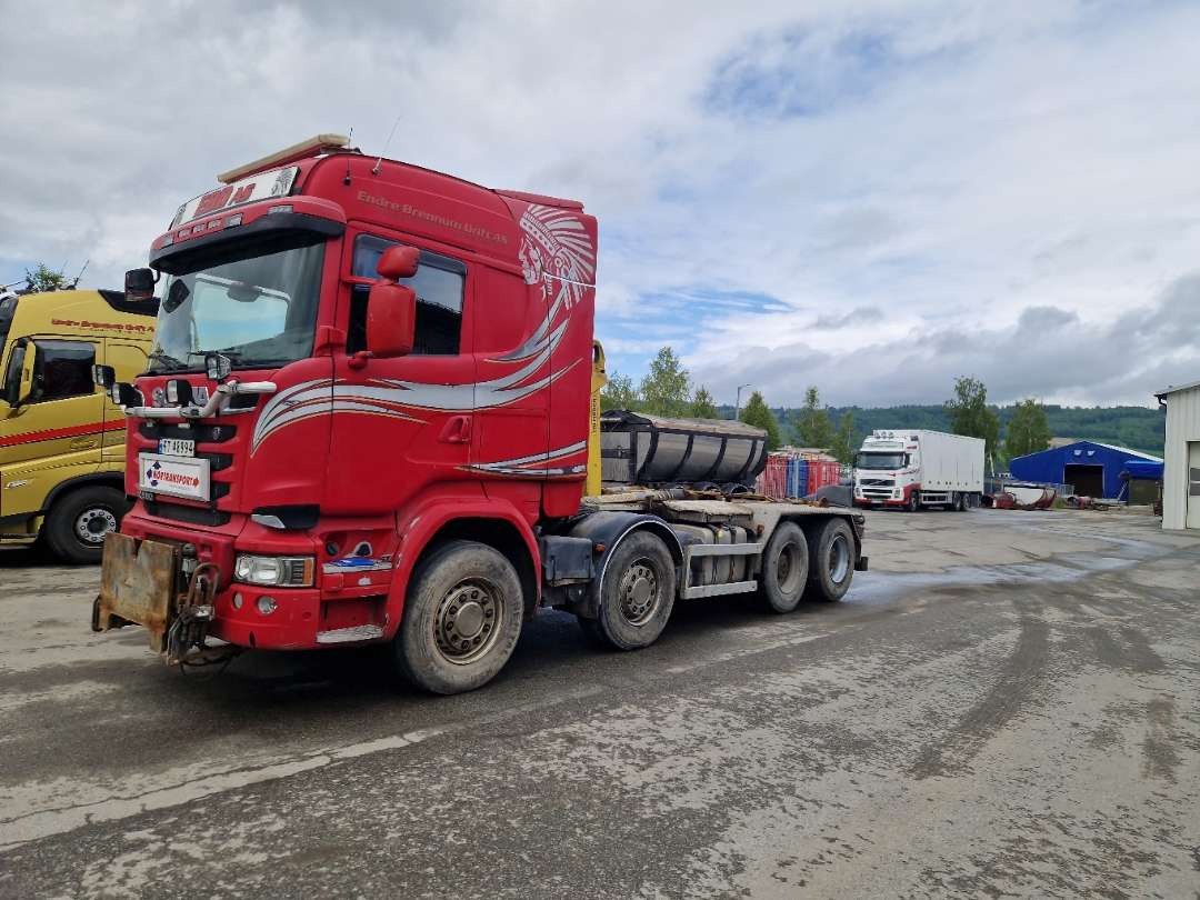 Camión multibasculante Scania R580 Brøytebil med sideplog og hydraulisk saltsystem
