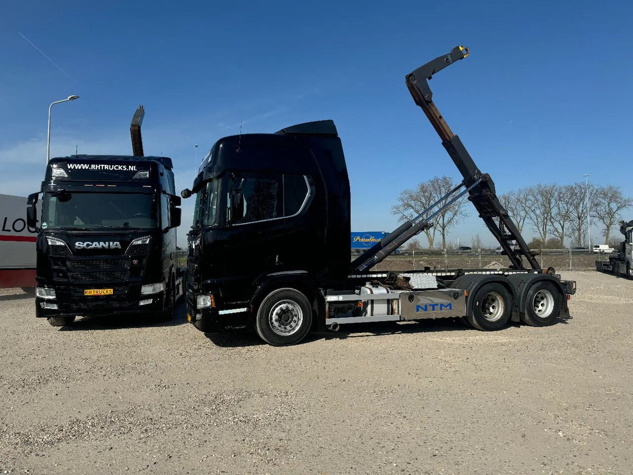 Camión multibasculante Scania R580 V8 6X2 VDL HOOK 20T RETARDER EURO 6 2 UNITS