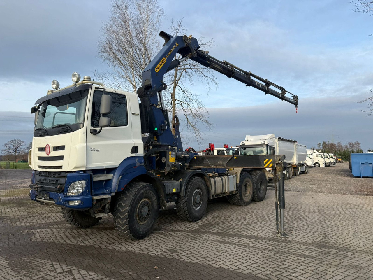 Camión multibasculante Tatra Phoenix 8x8 Paflinger Kran Hakengerät