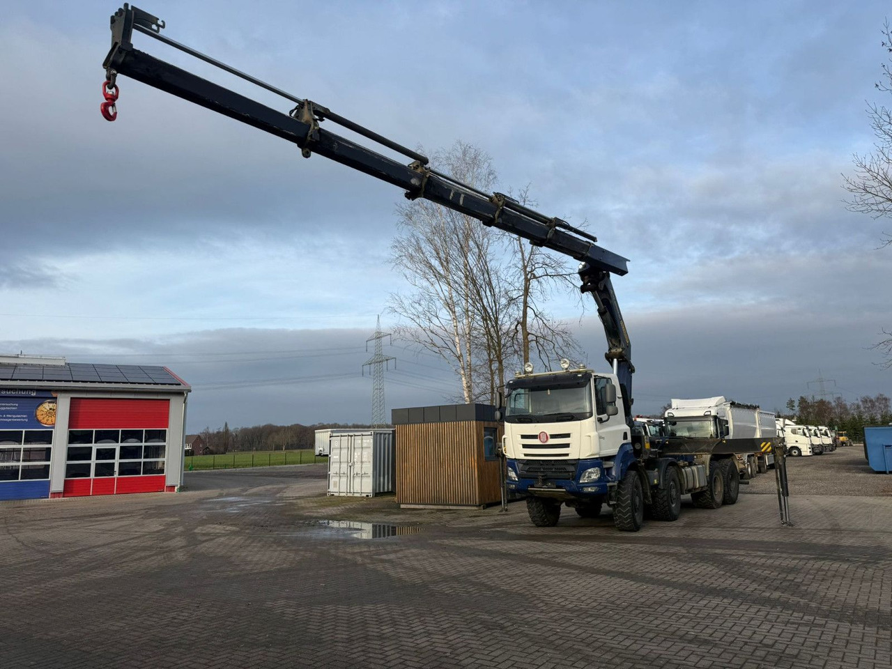 Camión multibasculante Tatra Phoenix 8x8 Paflinger Kran Hakengerät