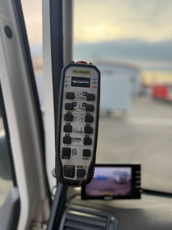 Camión multibasculante Tatra Phoenix 8x8 Paflinger Kran Hakengerät