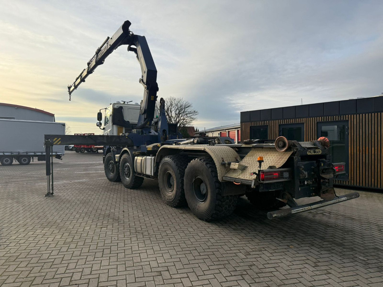 Camión multibasculante Tatra Phoenix 8x8 Paflinger Kran Hakengerät
