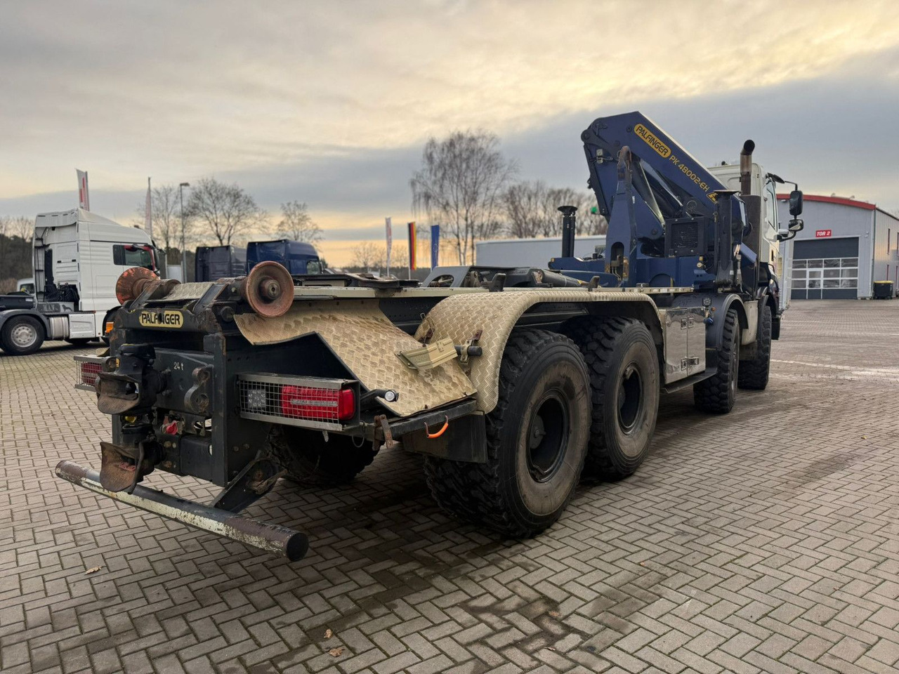 Camión multibasculante Tatra Phoenix 8x8 Paflinger Kran Hakengerät