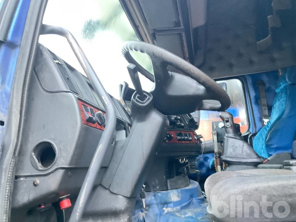 Camión multibasculante VOLVO FH12 6X2