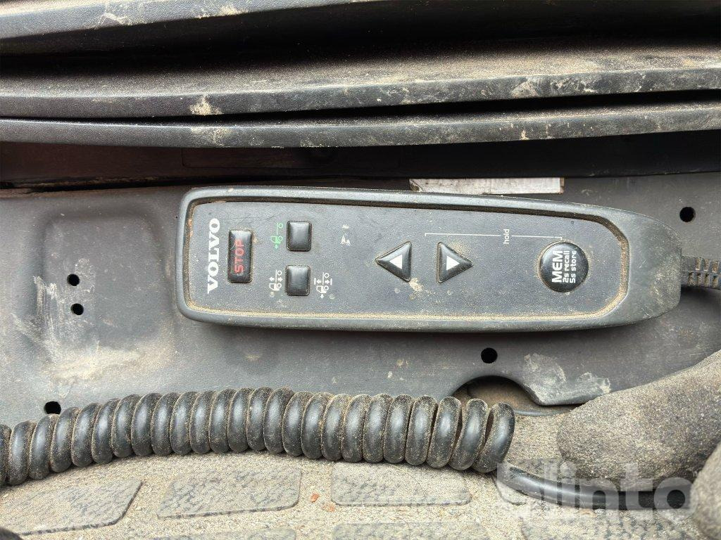 Camión multibasculante VOLVO FH 8*4