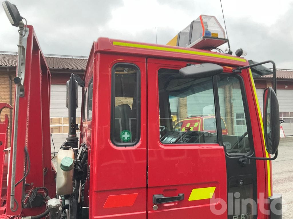 Camión multibasculante VOLVO FL 611 4X2