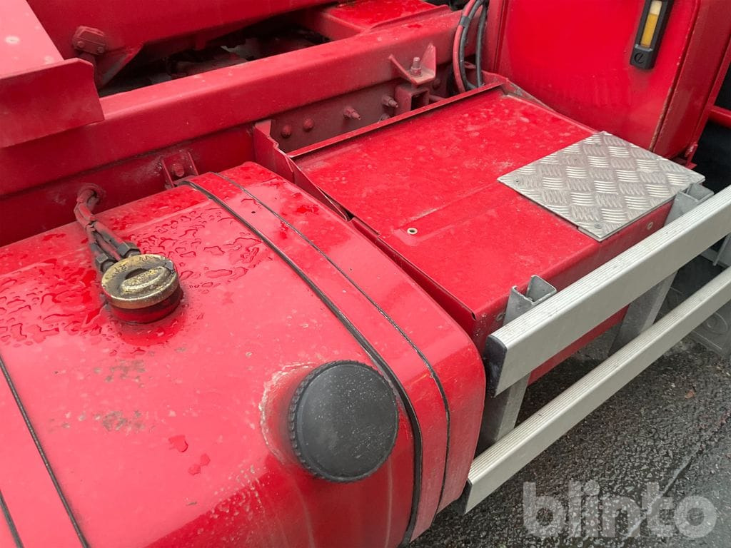 Camión multibasculante VOLVO FL 611 4X2