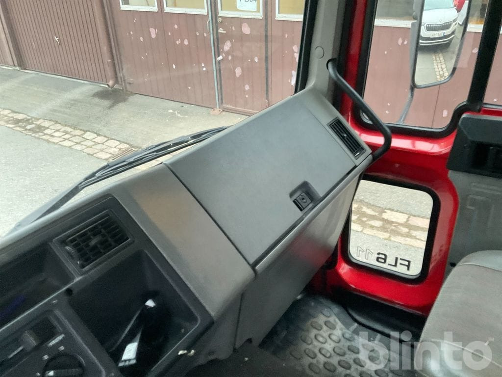 Camión multibasculante VOLVO FL 611 4X2