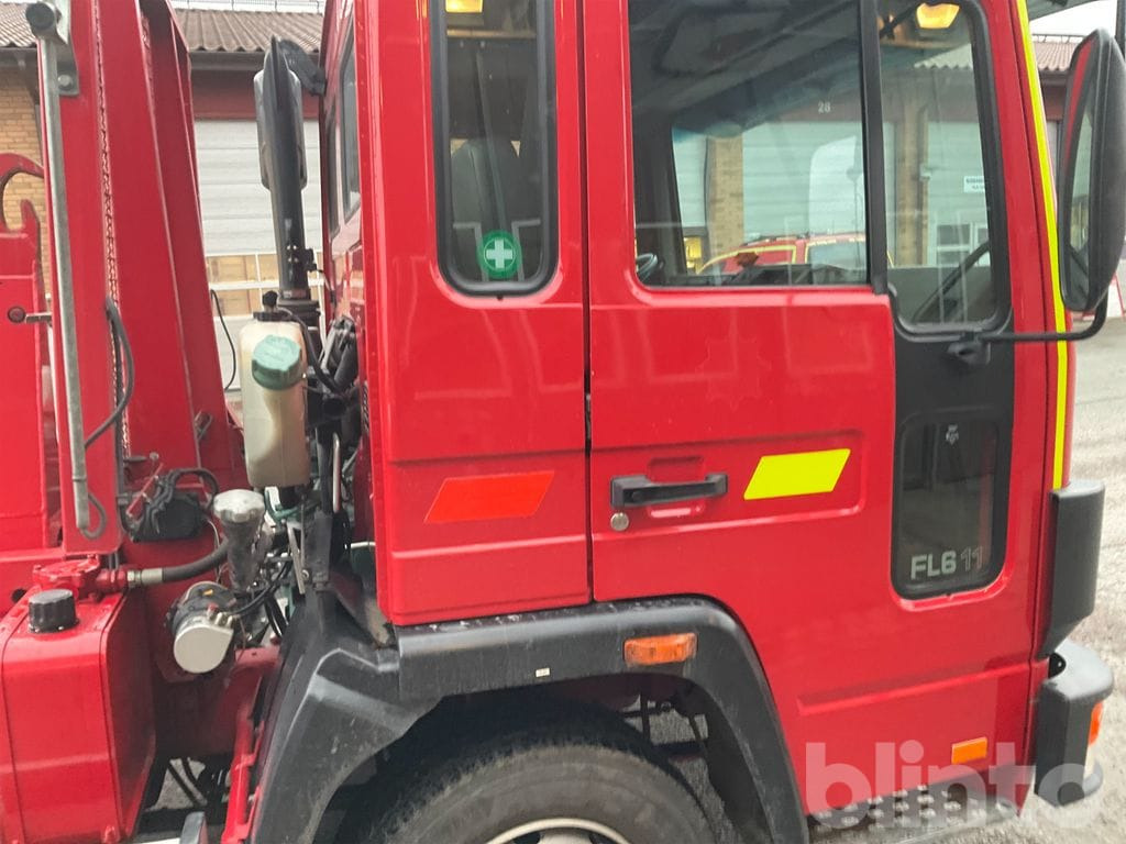 Camión multibasculante VOLVO FL 611 4X2